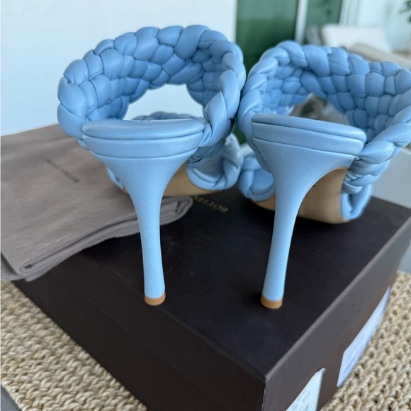 Luxury baby blue heels Bottega Veneta. - Picture 3 of 6